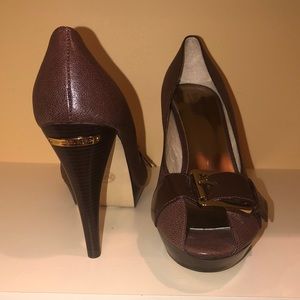 New Michael Kors brown high heel open toed shoes